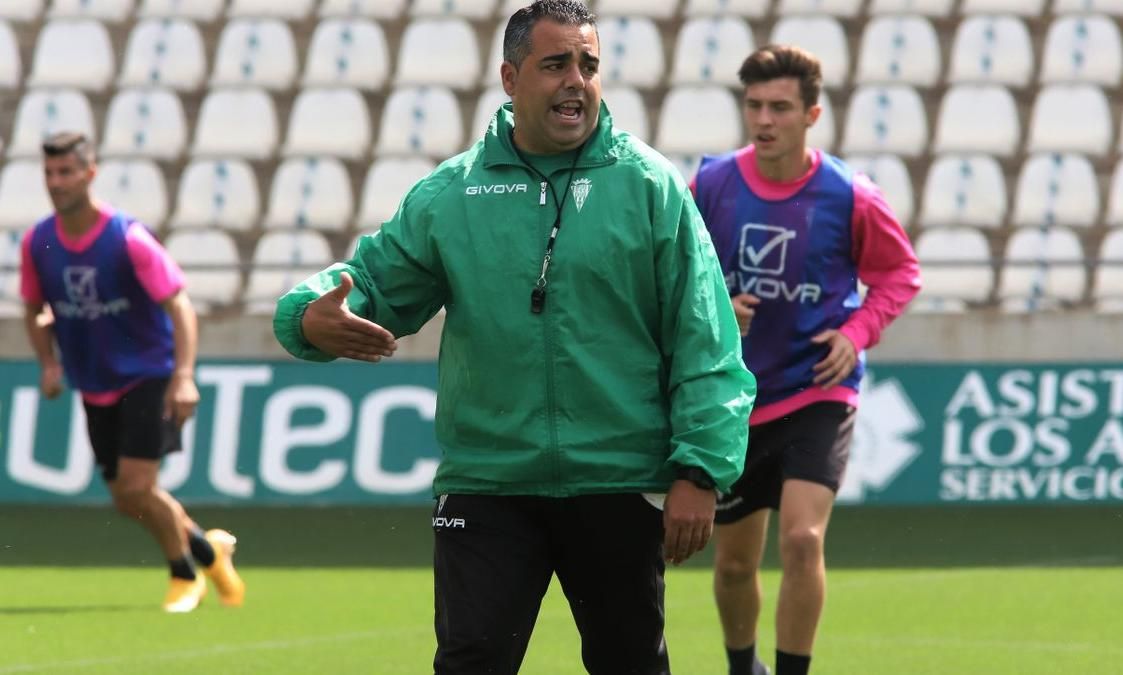 El entrenador del Córdoba no renunciará a sus ideales contra el Sevilla FC