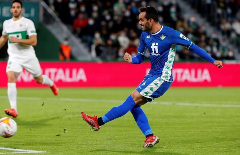 El Betis hizo descarrilar los proyectos de Elche y Levante en una semana