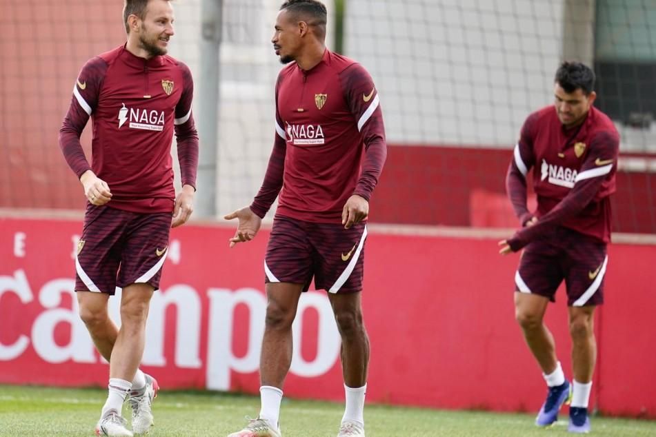 El Sevilla vuelve al trabajo pensando en el Villarreal y pendiente del 'parte de guerra' del sufrido triunfo en Córdoba