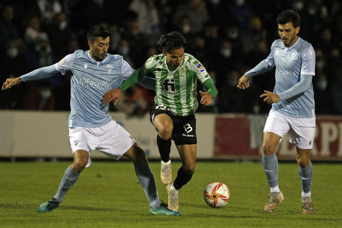 Lainez, de estreno: titularidad y gol