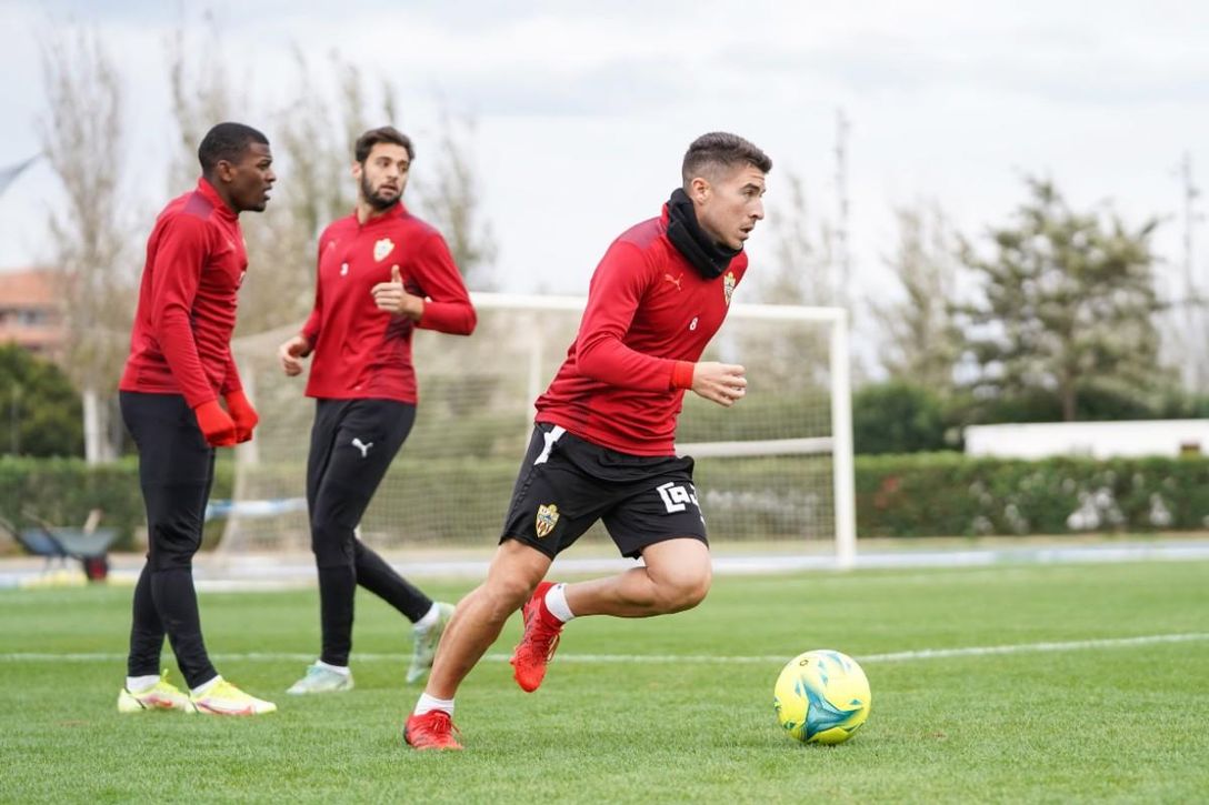 El Almería vislumbra el 'campeonato de invierno' con el Eibar a su acecho