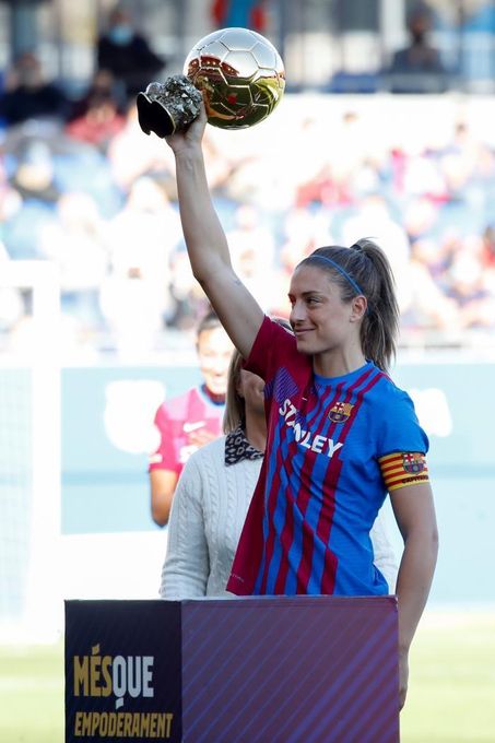 El Barça celebra el Balón de Oro de Alexia y Toril debuta con victoria