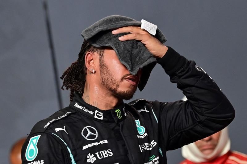 Hamilton: "No entendí por qué (Verstappen) frenó de repente y luego tiró"