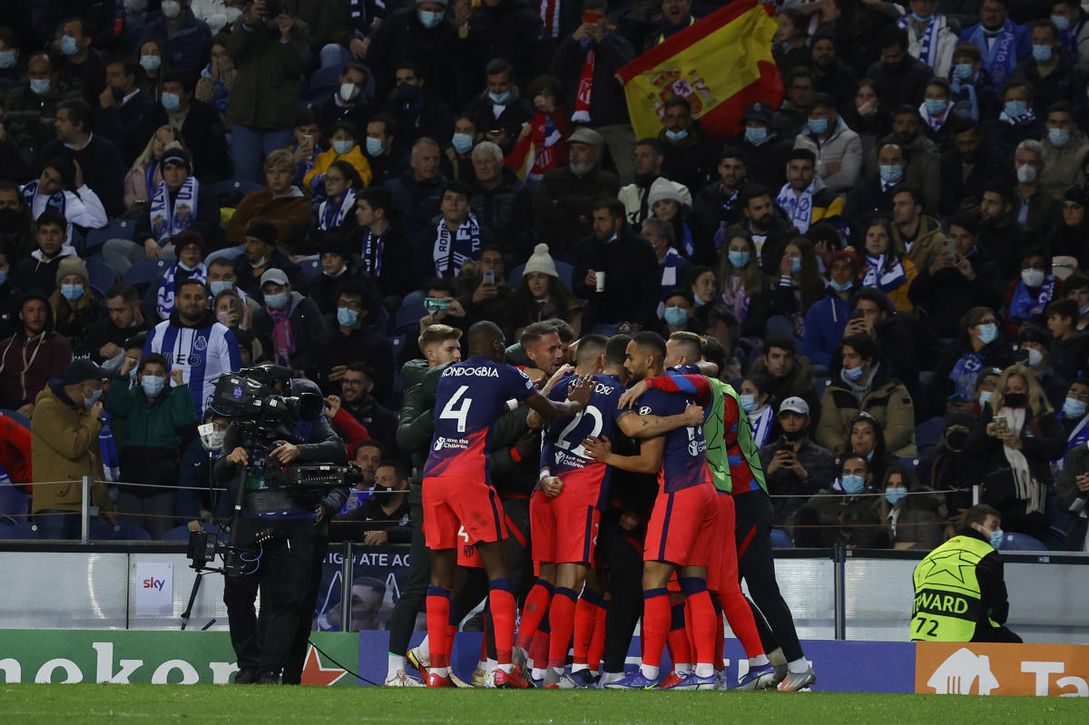 1-3: El Atlético resurge en Oporto