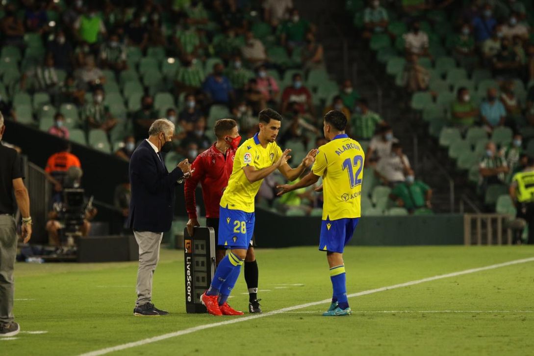 El pivote que el Cádiz busca en el mercado de enero