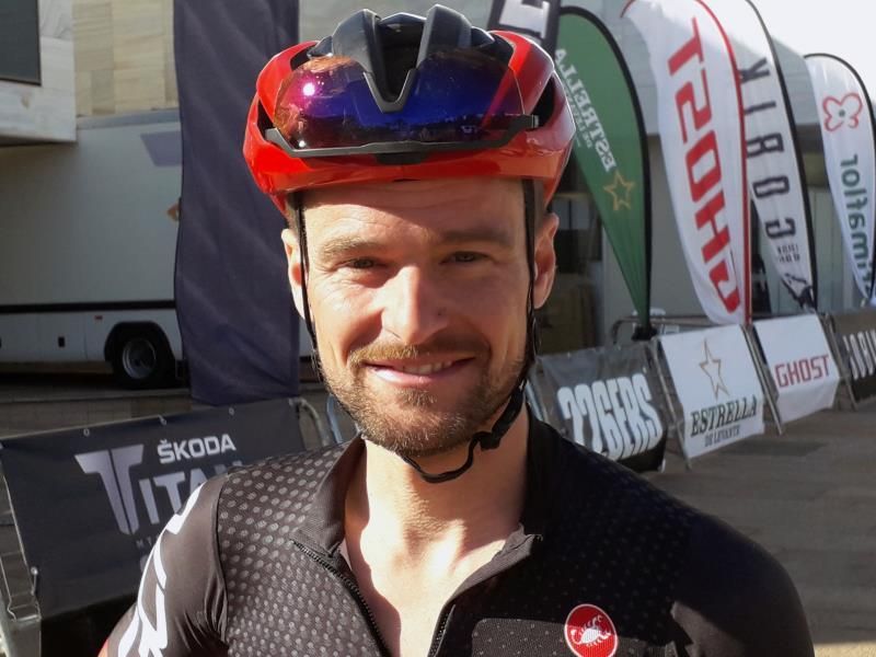 Óscar Pujol, una victoria de cine para estrenar el liderato