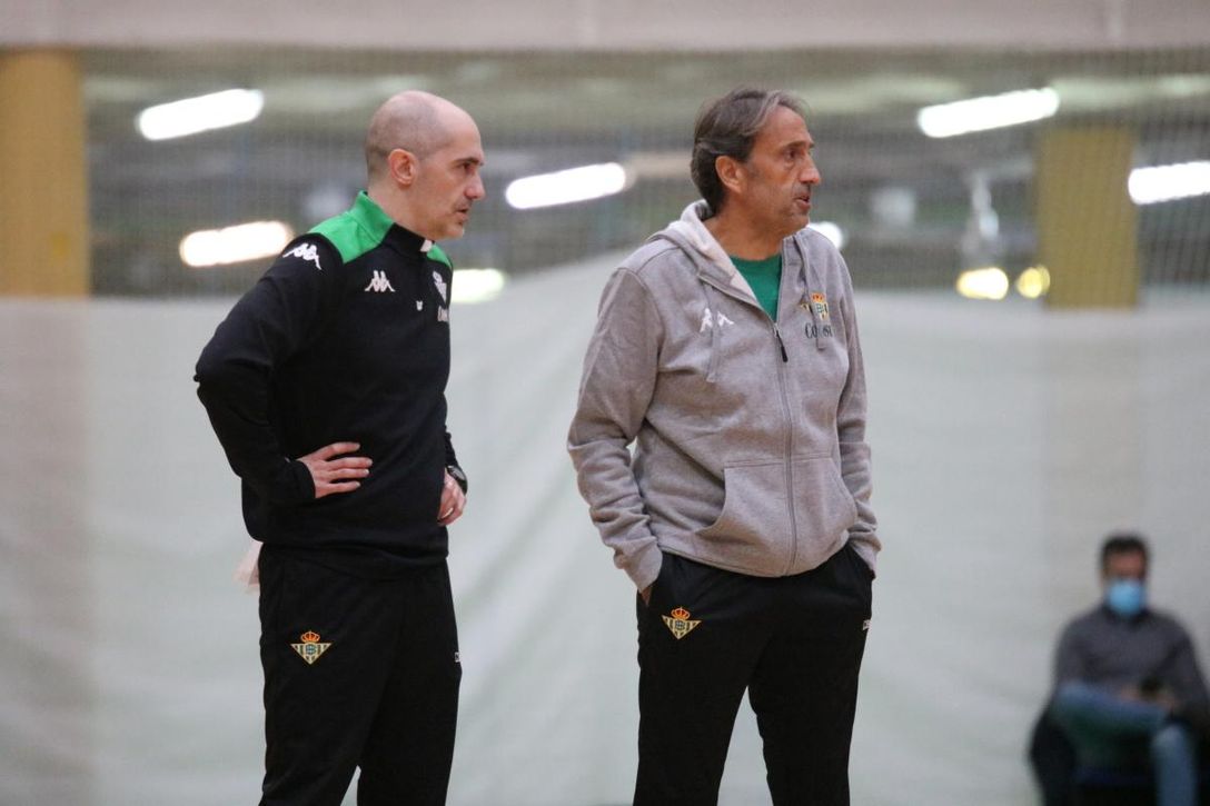 Luis Casimiro, técnico del Betis, preocupado por las bajas, una plantilla corta y "las malas lecturas de juego"