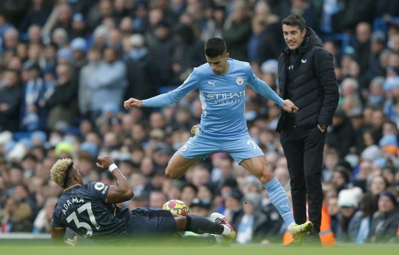 1-0. El City reafirma el liderato gracias a la expulsión de Raúl Jiménez y a un polémico penalti