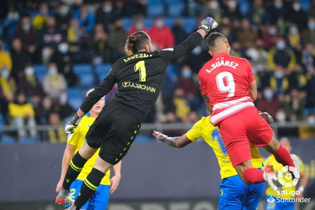 Cádiz 1 - 1 Granada: Reparto de puntos en un vibrante derbi andaluz