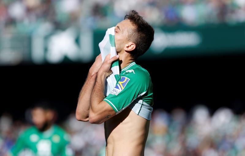 Canales renueva con el Betis hasta 2026 con una cláusula de mil millones