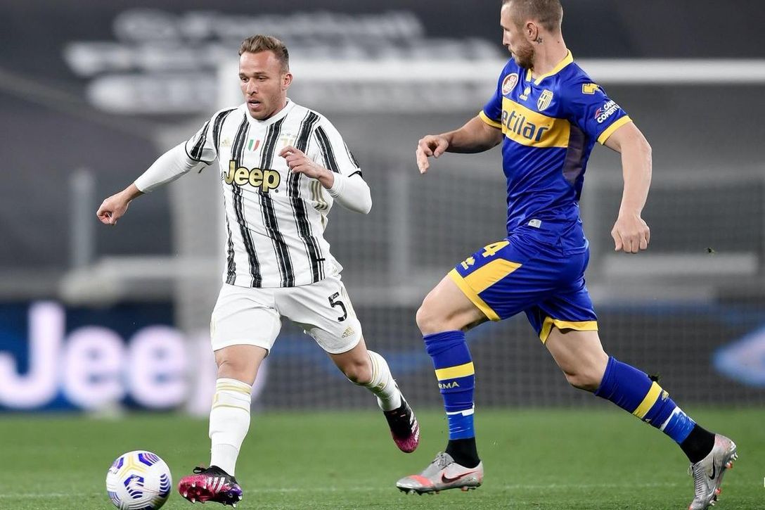 Destapan una negociación entre el Sevilla FC y la Juventus por Arthur