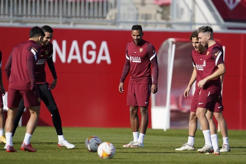 El Sevilla vuelve al trabajo con 'refuerzos' y hace un primer balance de los tocados para recibir el martes al Barça