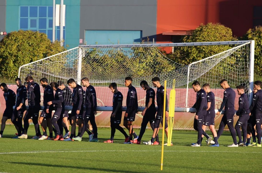 El Lugo-Almería, aplazado los 22 casos positivos