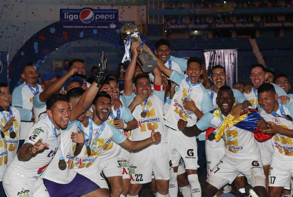 El Alianza gana el Apertura en El Salvador con goles del colombiano Riascos
