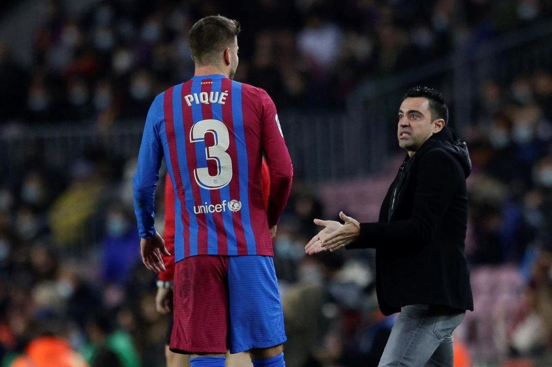 Ilias y Piqué, novedades del Barcelona para viajar a Sevilla