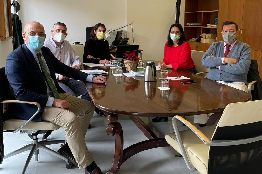 Marta Olea, directora general de Comunicación Social de la Junta, se reúne con AACOM para la puesta en marcha de acciones en torno a la comunicación empresarial