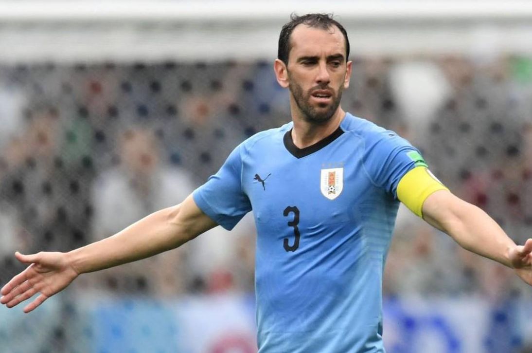 Godín espera al 1-E mientras crece la competencia