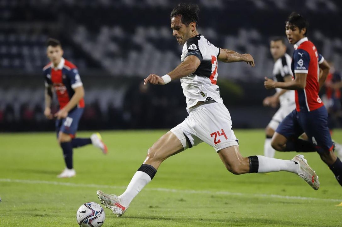 El ex de Betis y Málaga Roque Santa Cruz seguirá marcando goles a sus 40 años