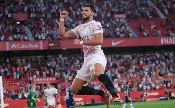Rafa Mir valora el chasco en Champions, los sueños de la séptima UEL y LaLiga y hace una promesa a la afición del Sevilla