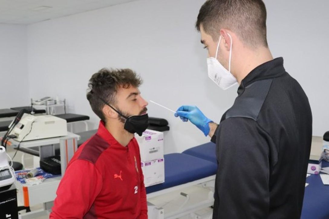 El Almería prefiere esconder los resultados de las PCR en su plantilla