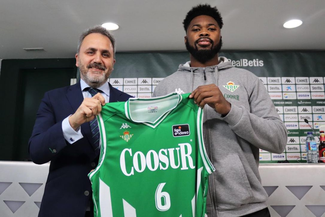 Leslie, en su presentación con el Betis, se define como "un reboteador que pone energía al servicio del equipo"