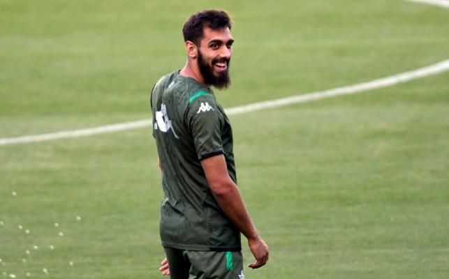 Dos regresos y más bajas en el entrenamiento del Betis