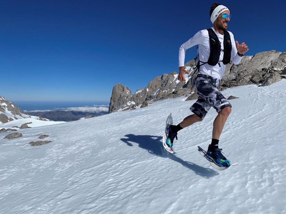 Chema Martínez cambia las zapatillas por las raquetas de nieve