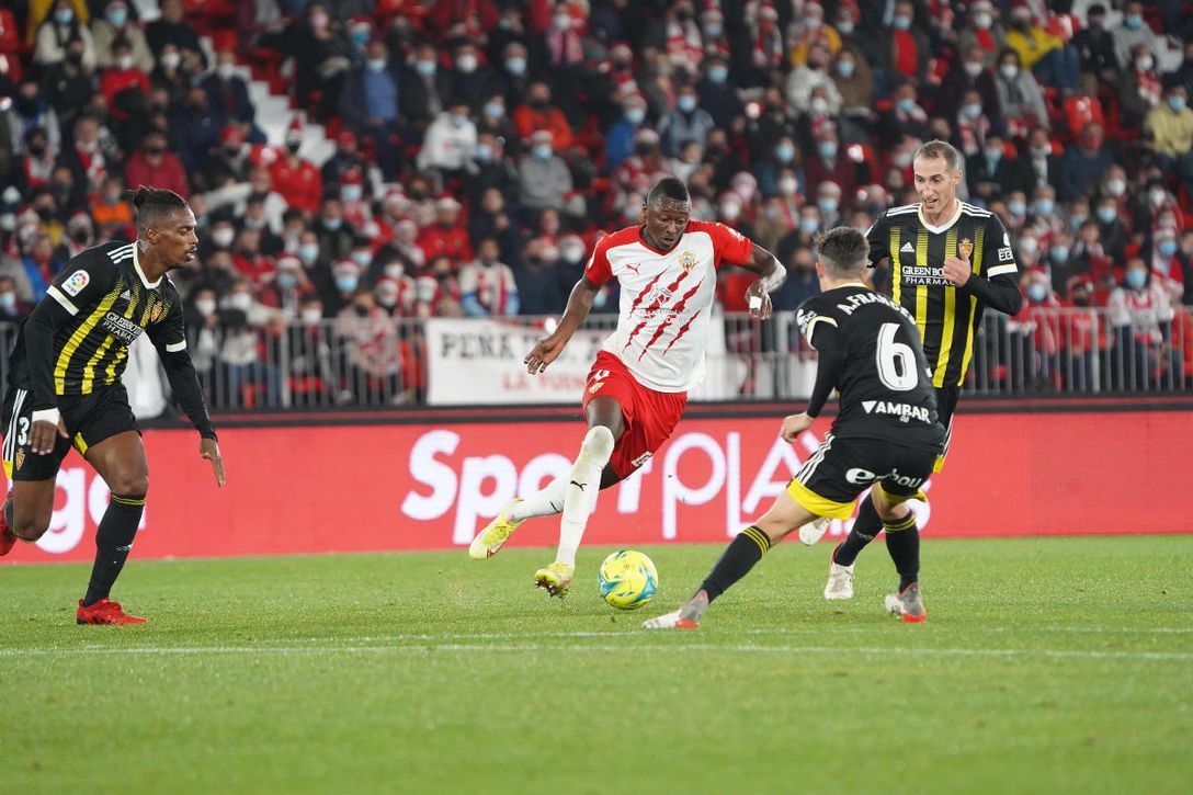 Sadiq en Nigeria... y el gesto que enfada a la afición