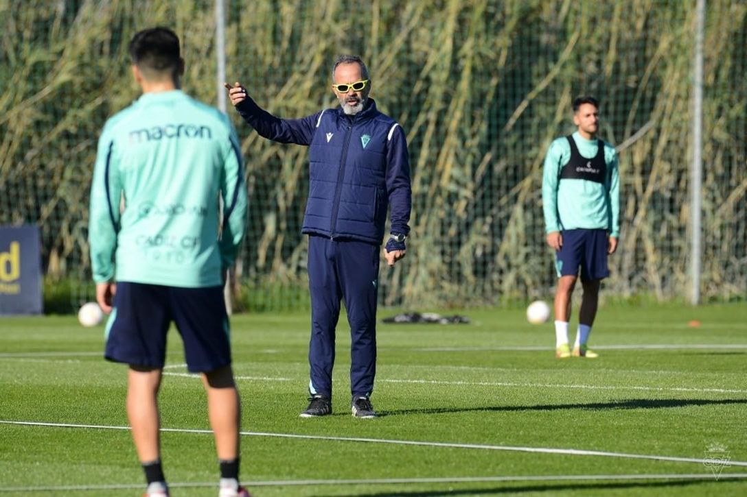 Relacionan a un nuevo centrocampista con el Cádiz, y tiene pasado en el Sevilla...