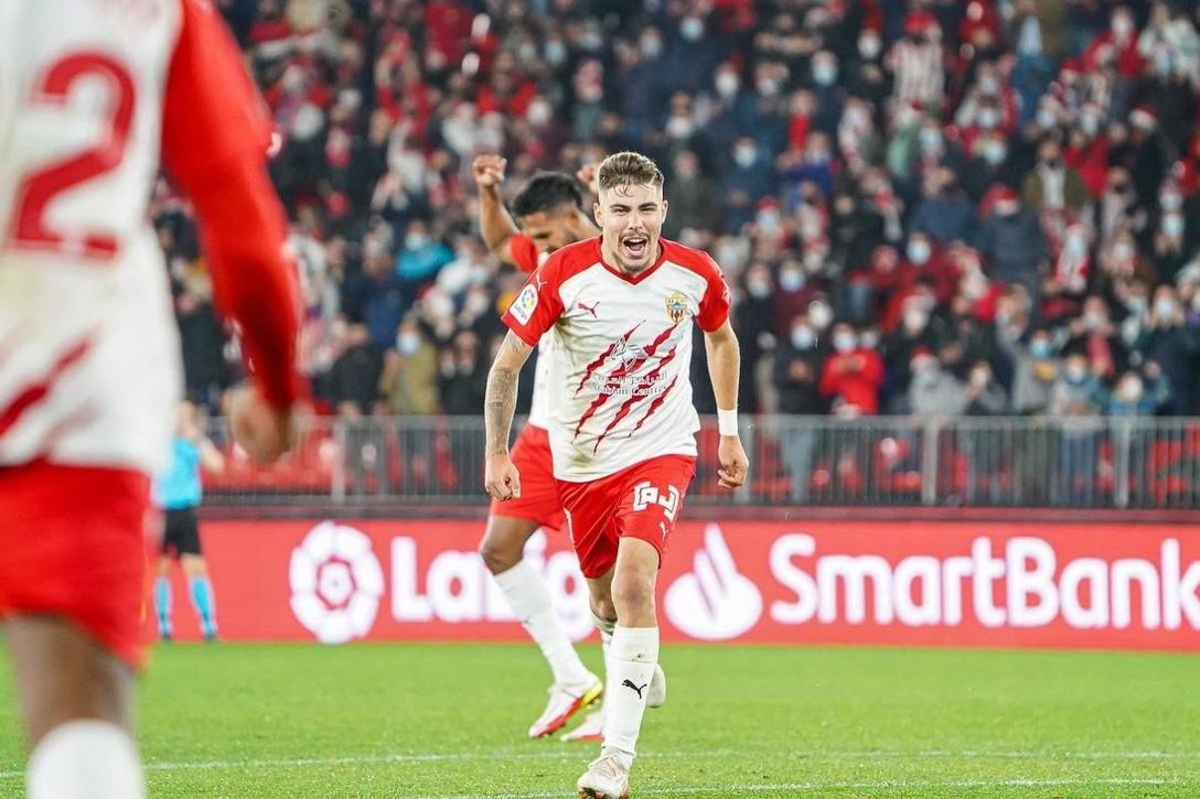 Al Almería le sale barato el fichaje de Pozo, el lateral derecho más valorado de Segunda