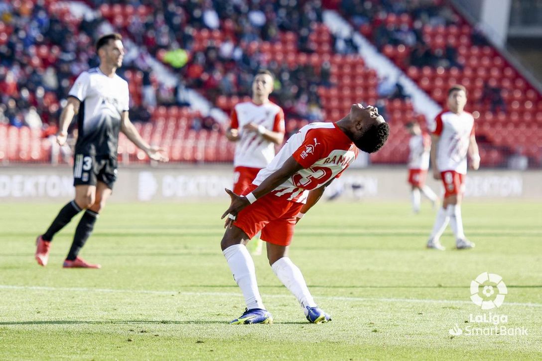 El fantasma del pasado que aterroriza en el Almería