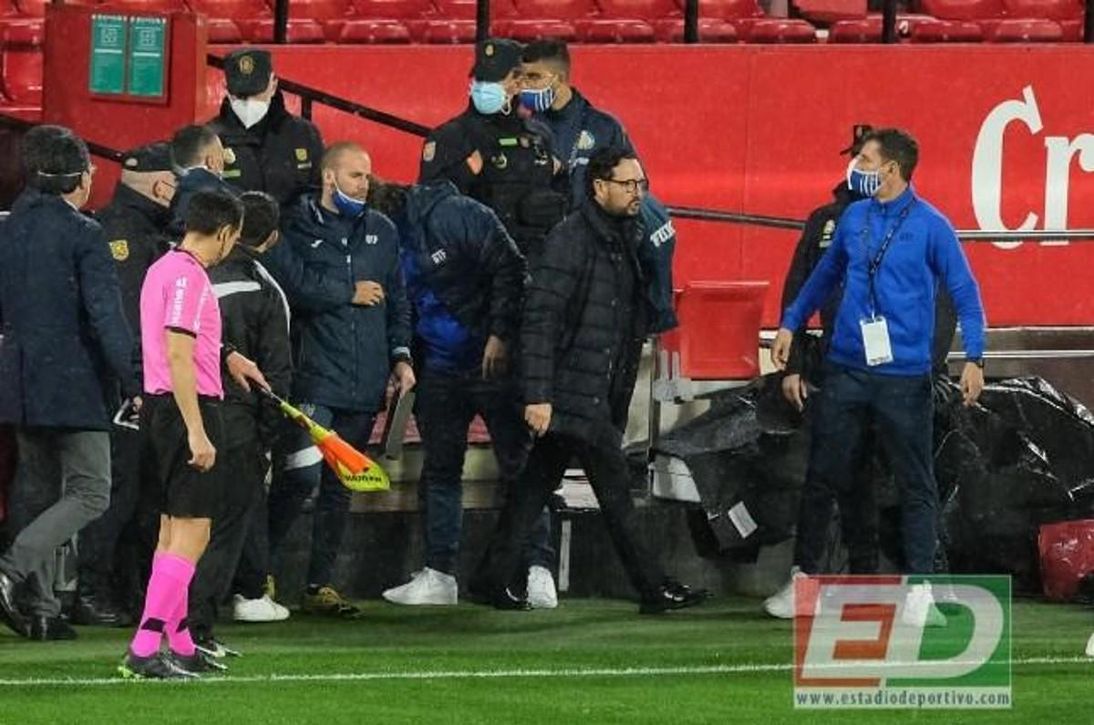 Un viejo conocido para el Sevilla, un debutante para el Betis... los árbitros de la jornada