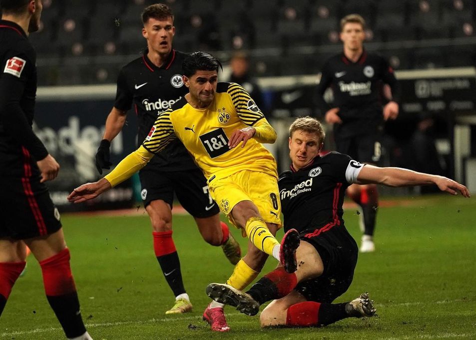 2-3. El Dortmund remonta el doblete de Borré para el Eintracht