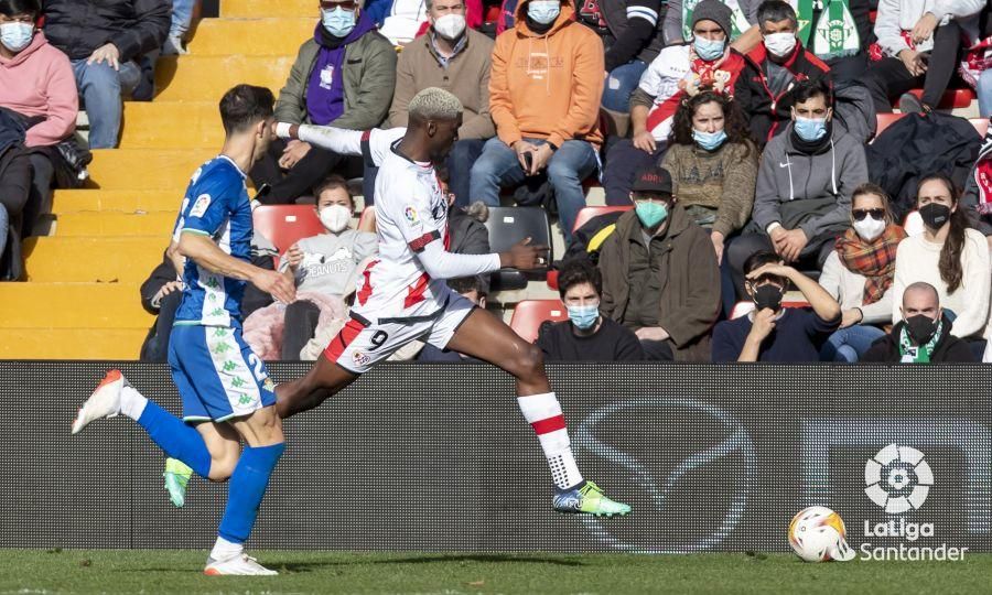 Guido Rodríguez lamenta el arbitraje al Betis en Vallecas: "Que la gente de LaLiga vea la expulsión"