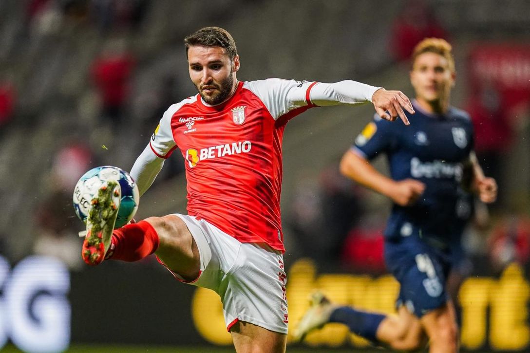 El Granada aprieta por el fichaje de Abel Ruiz