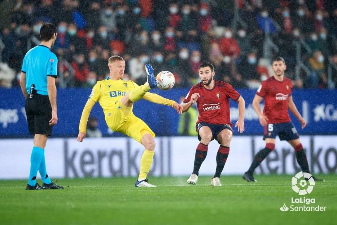 Osasuna 2 - 0 Cádiz: Un equipo sin alma, tocado y casi hundido