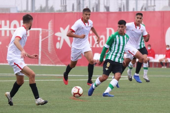 Un brote en el juvenil del Sevilla antes de recibir al Betis obliga a aplazar el derbi copero