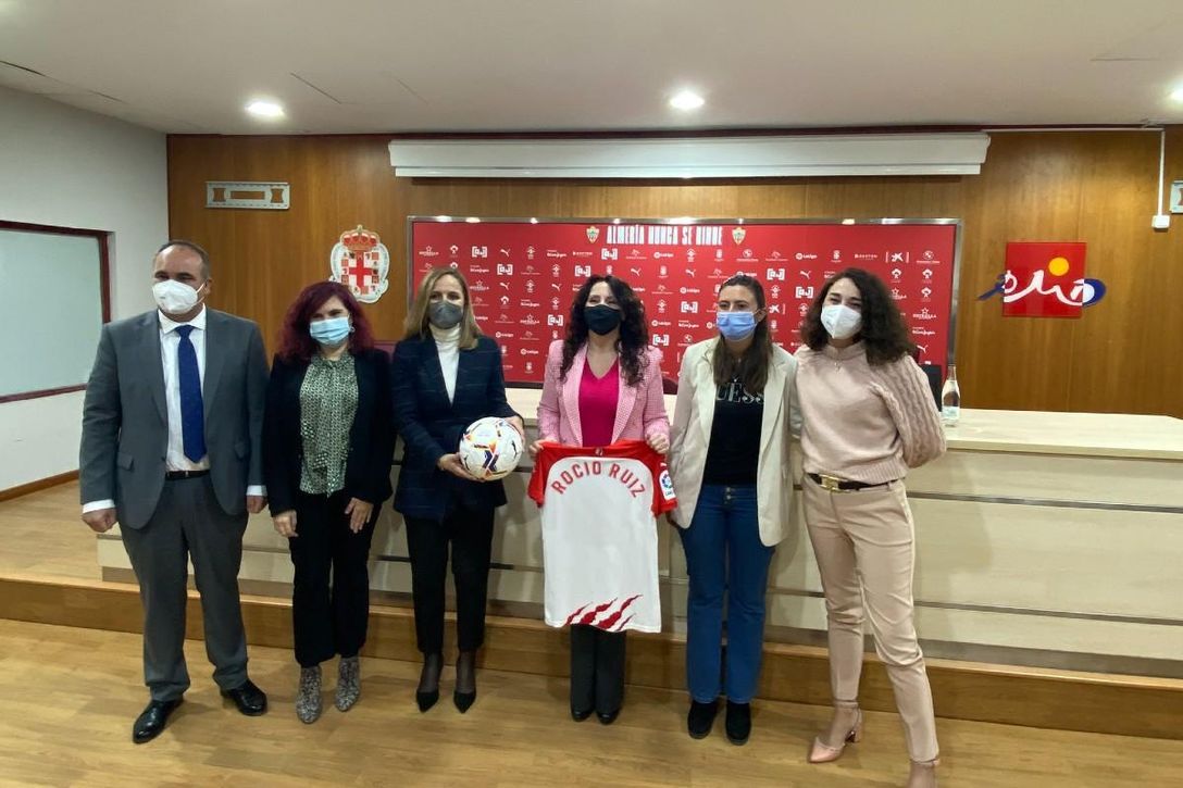 La Junta de Andalucía y el Almería, de la mano por la igualdad, las políticas sociales y la integración