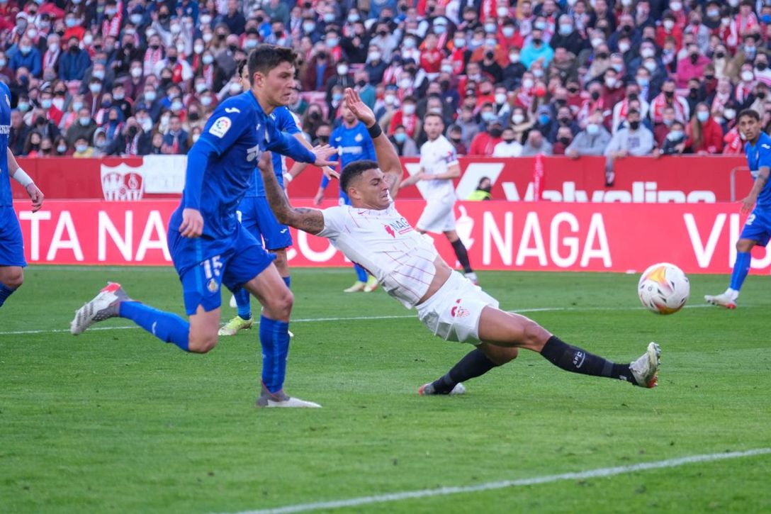 Semana clave por Diego Carlos, con el Newcastle apretando al Sevilla... y al jugador