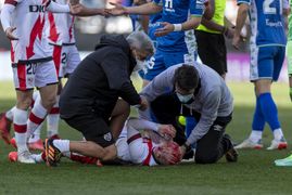 Lo que dice el acta de Muñiz Ruiz sobre la patada de Álex Moreno