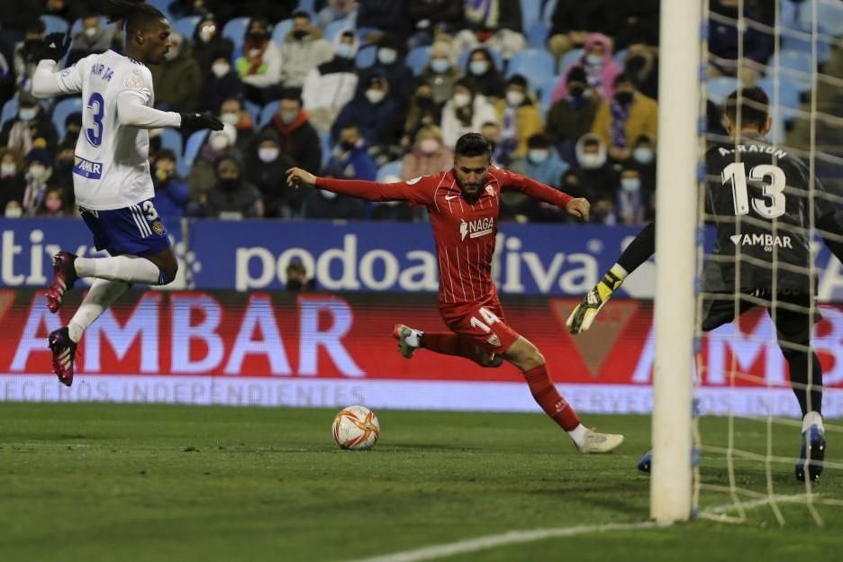 Óscar Rodríguez, en medio de una operación a tres bandas que espera su respuesta, medita salir del Sevilla