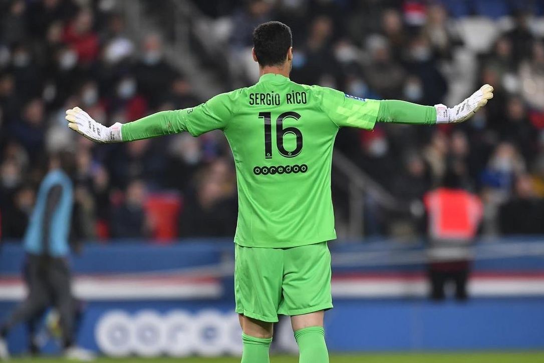 La opción que maneja Sergio Rico para volver de inmediato a LaLiga