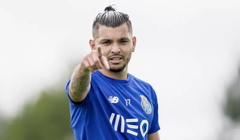 Acuerdo inminente por Tecatito, que quiere viajar ya a Sevilla