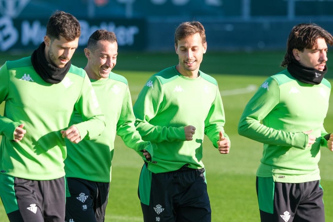 El Betis, con ausencias, se entrena en el Villamarín