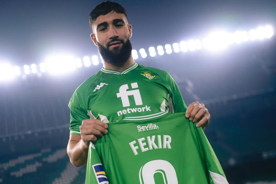 Canales, Joaquín y Mandi felicitan a Fekir por su renovación