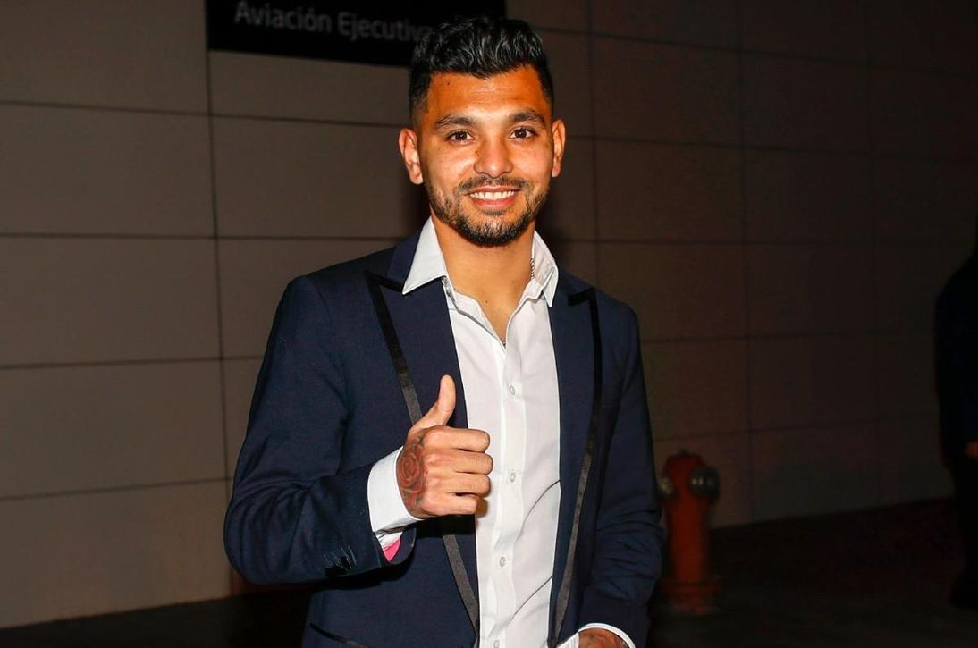 El Tecatito Corona ya está en Sevilla