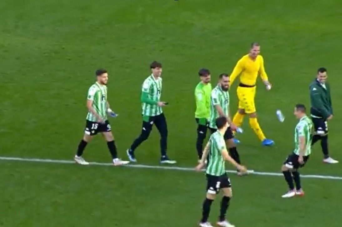 Guardado trata de explicar su polémica celebración