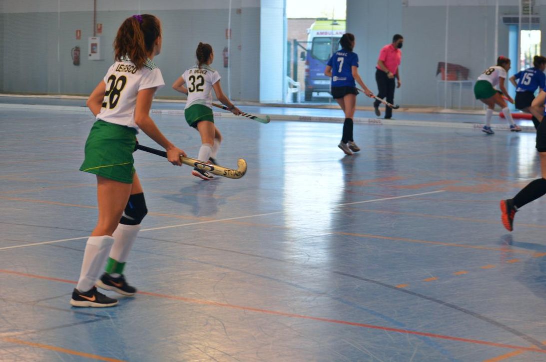 El equipo de hockey femenino de la US afronta con ilusión la segunda parte de la temporada