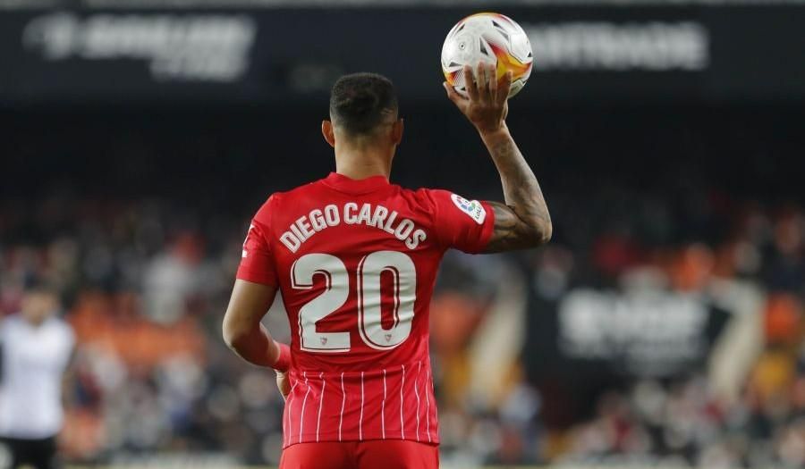 Diego Carlos da un portazo al Newcastle