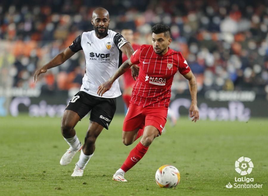 'Tecatito' Corona, un soplo de aire fresco en un debut ilusionante